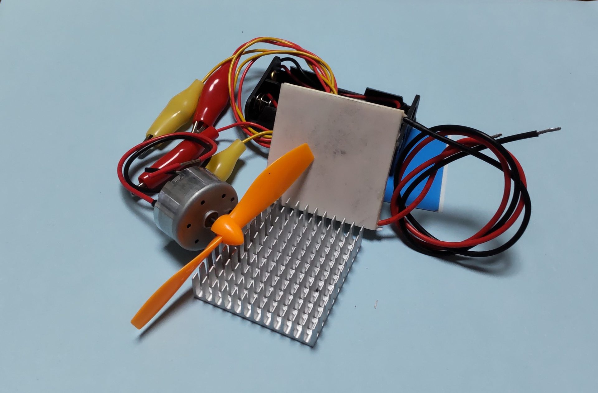 光･熱･電気の変換実験講座　「光・熱・電気の不思議！」-ペルチェ素子を使ってみよう- | カテゴリで探す