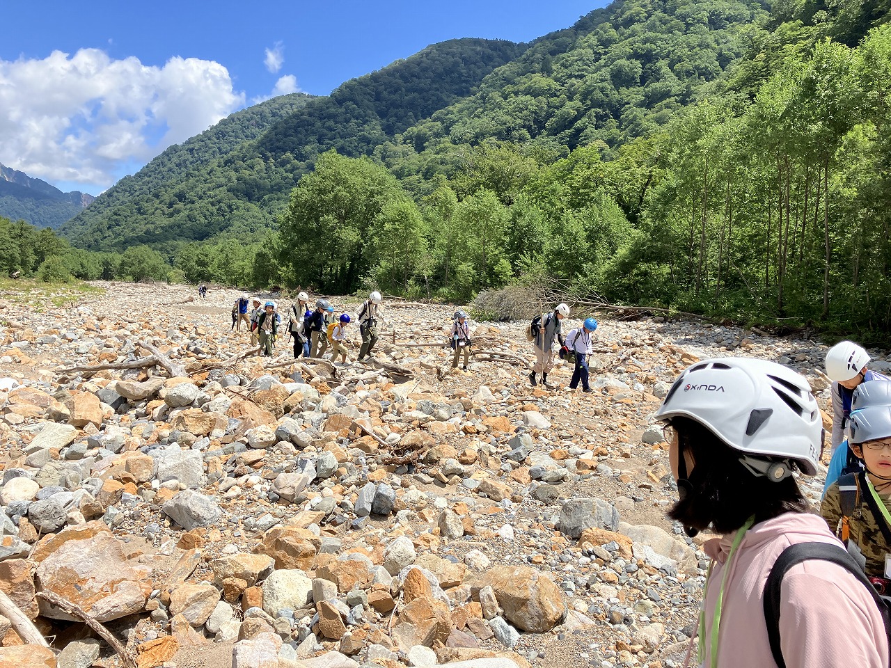 恐竜の谷探検キャンプ – 恐竜博士と化石を探す冒険 – | カテゴリで探す