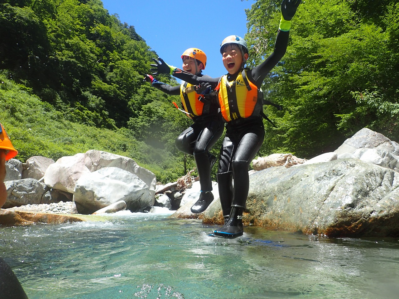 渓流アドベンチャーキャンプ – 暑い夏は川へ行こう！ヒエヒエ水に飛び込もう！ – | カテゴリで探す